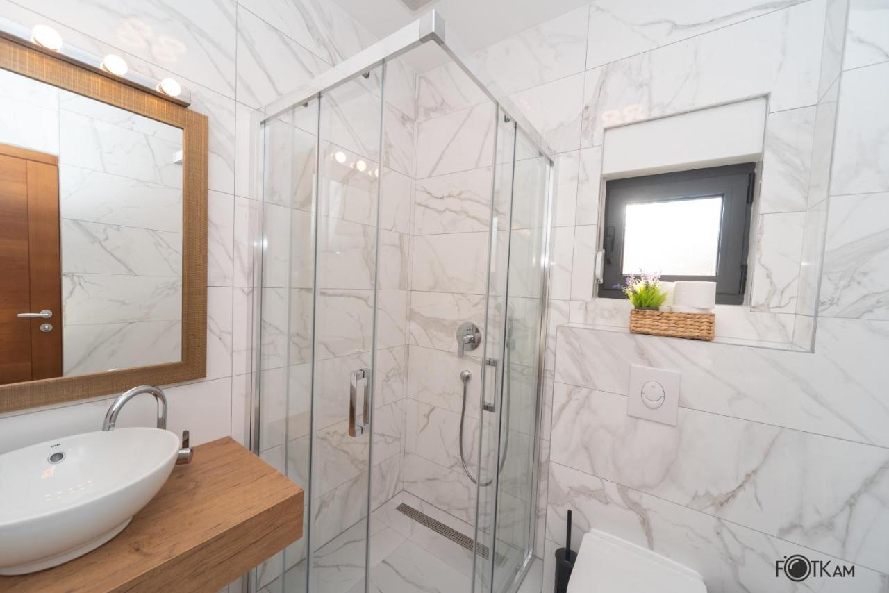 Libar Studio Apartments Baska Voda Luaran gambar