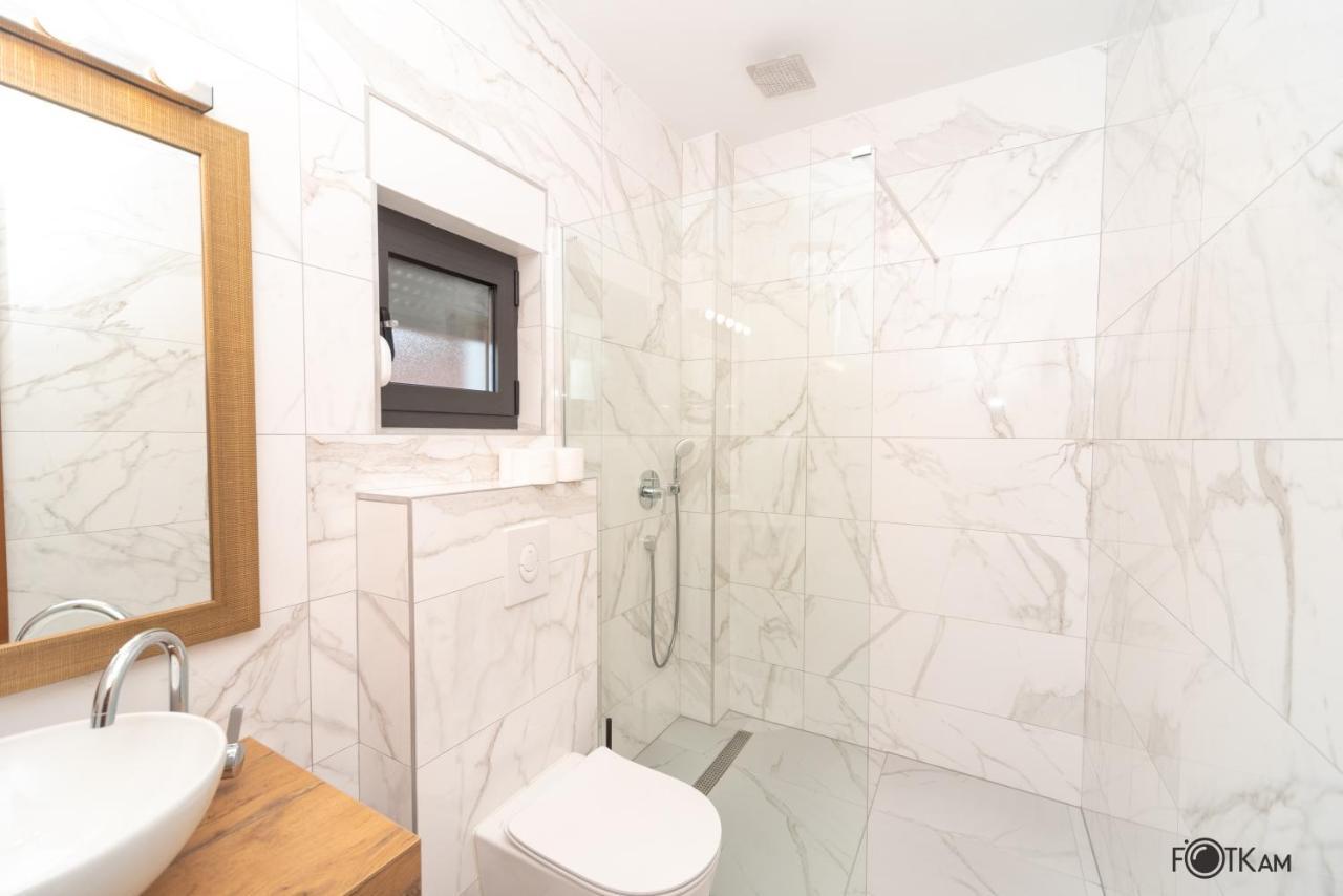 Libar Studio Apartments Baska Voda Luaran gambar