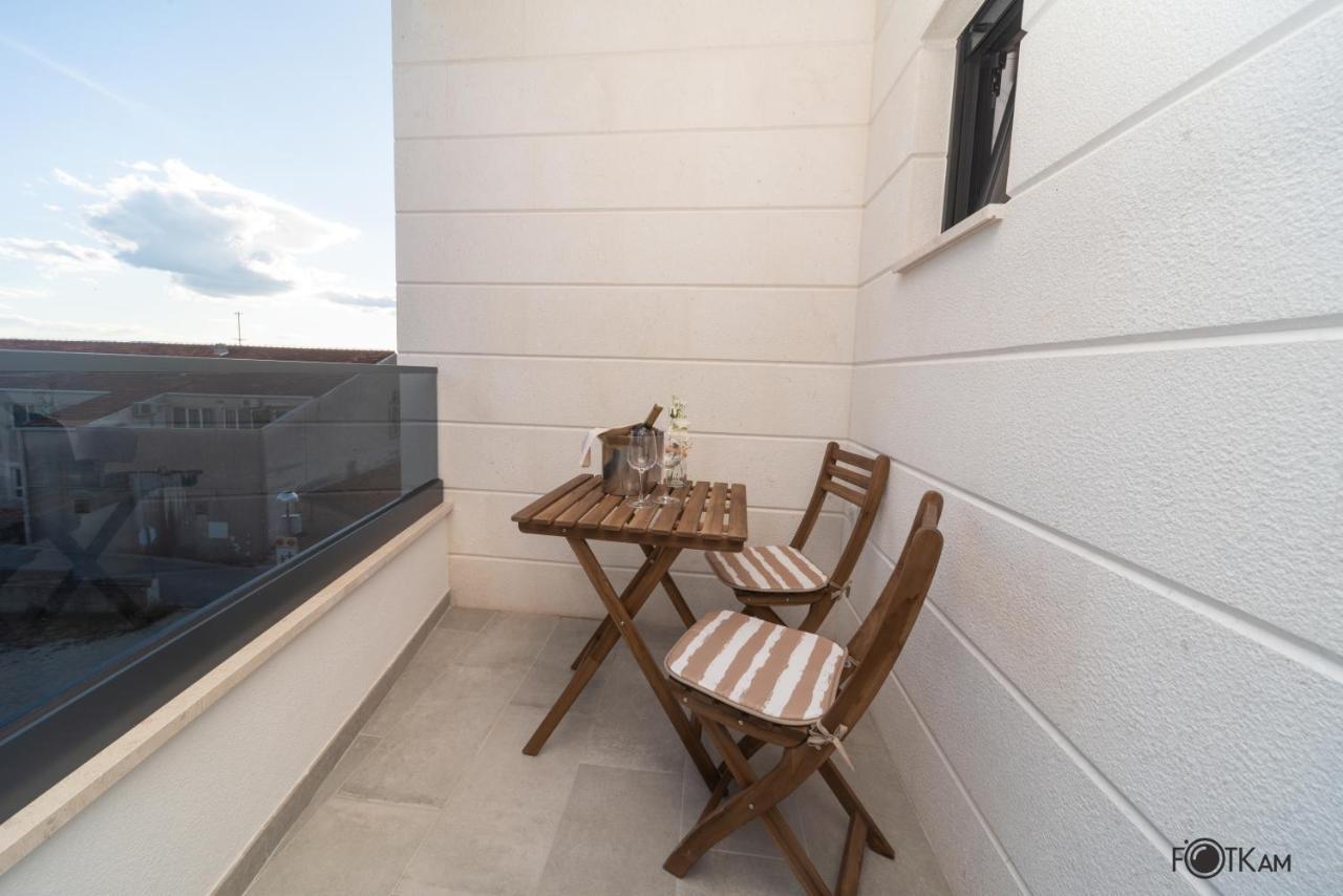 Libar Studio Apartments Baska Voda Luaran gambar