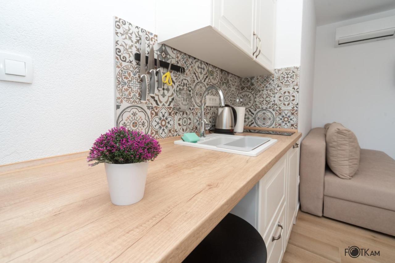 Libar Studio Apartments Baska Voda Luaran gambar